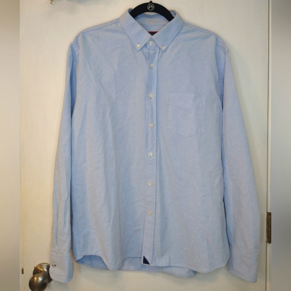 UNTUCKit Light Blue Button Down Shirt